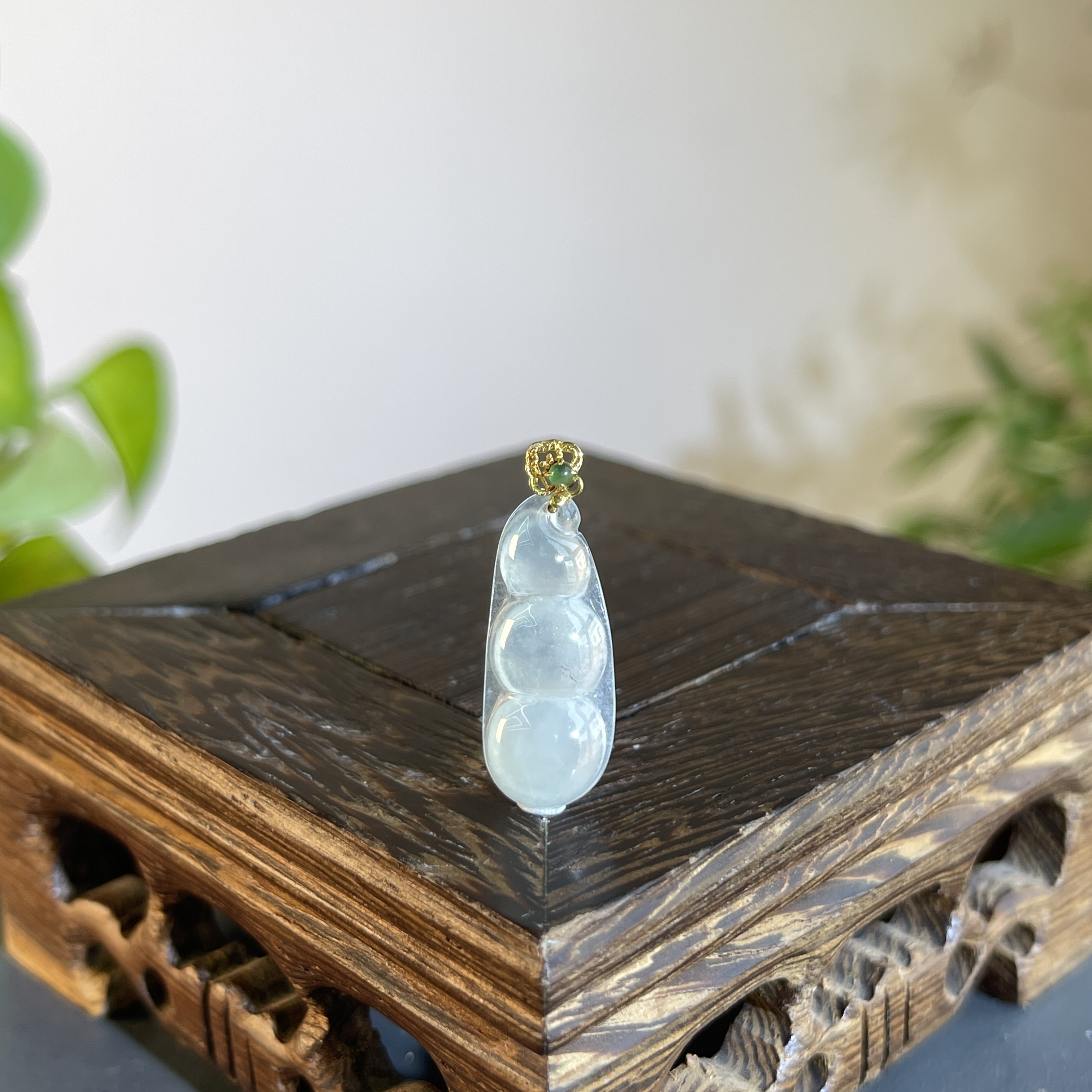 JXW10-08   天然缅甸A货翡翠   18K扣福豆