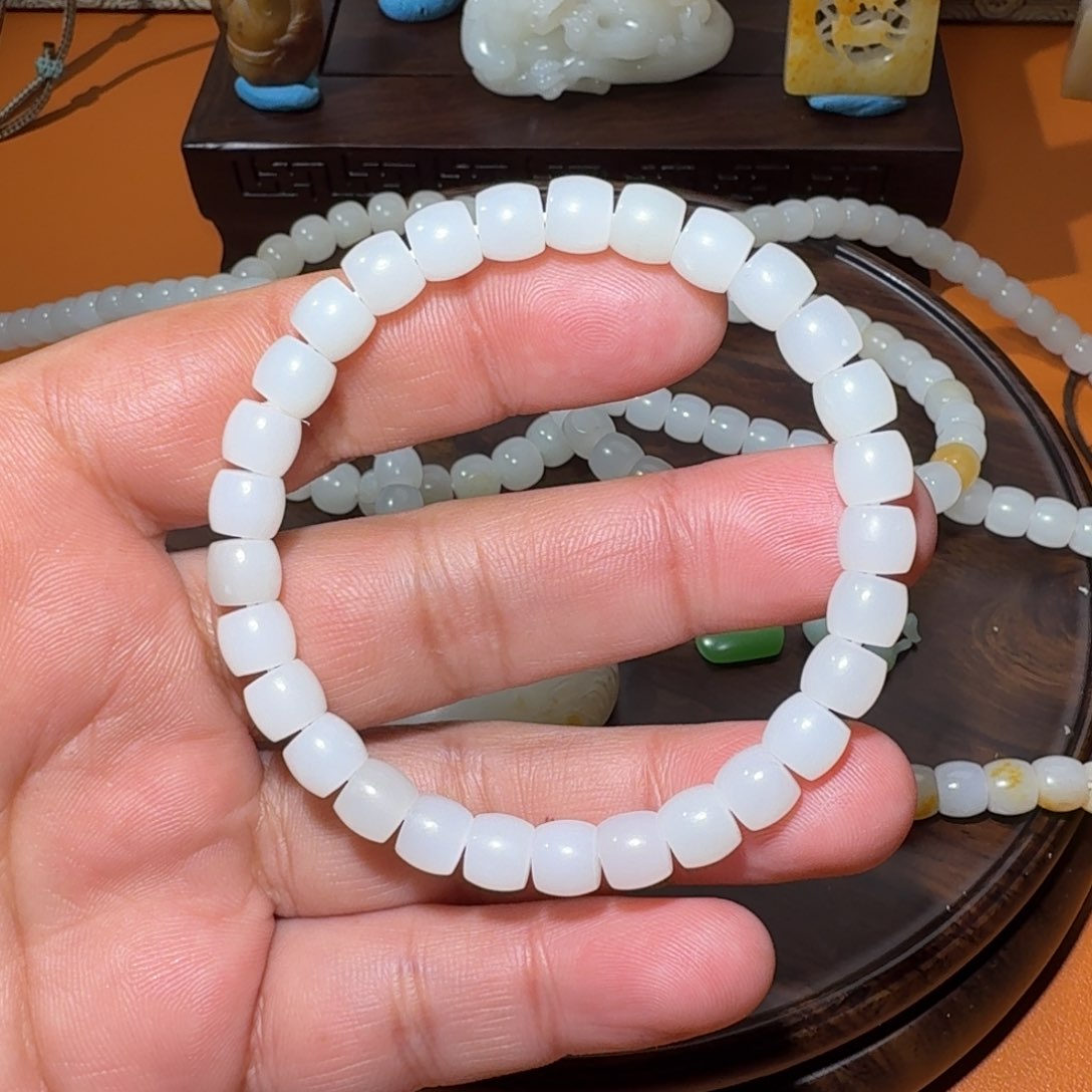 和田玉颈饰未镶嵌