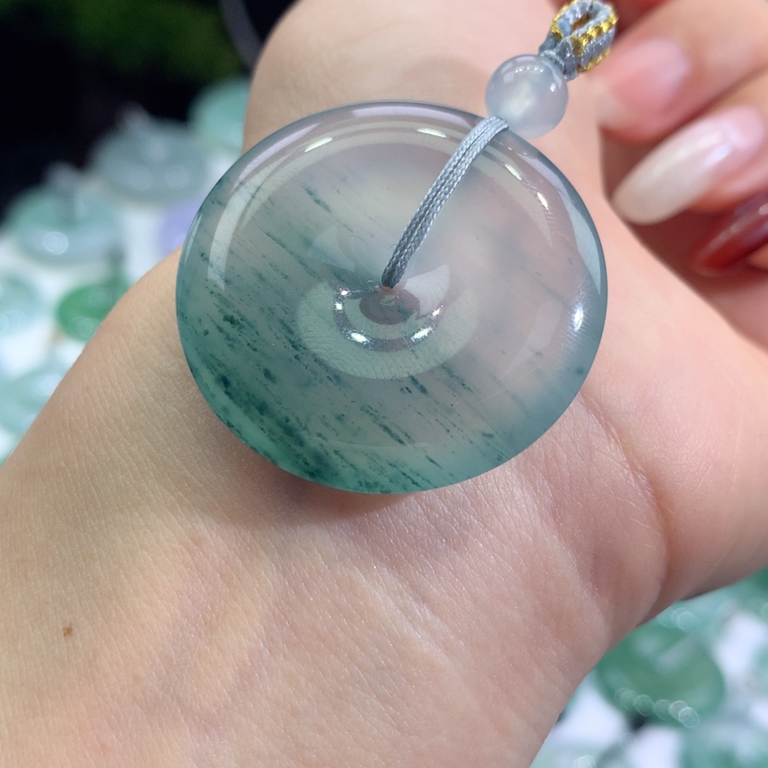 颈饰未镶嵌翡翠平安扣