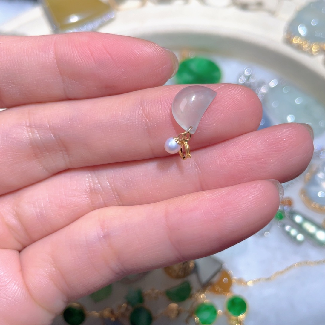 翡翠颈饰18K金镶嵌翡翠