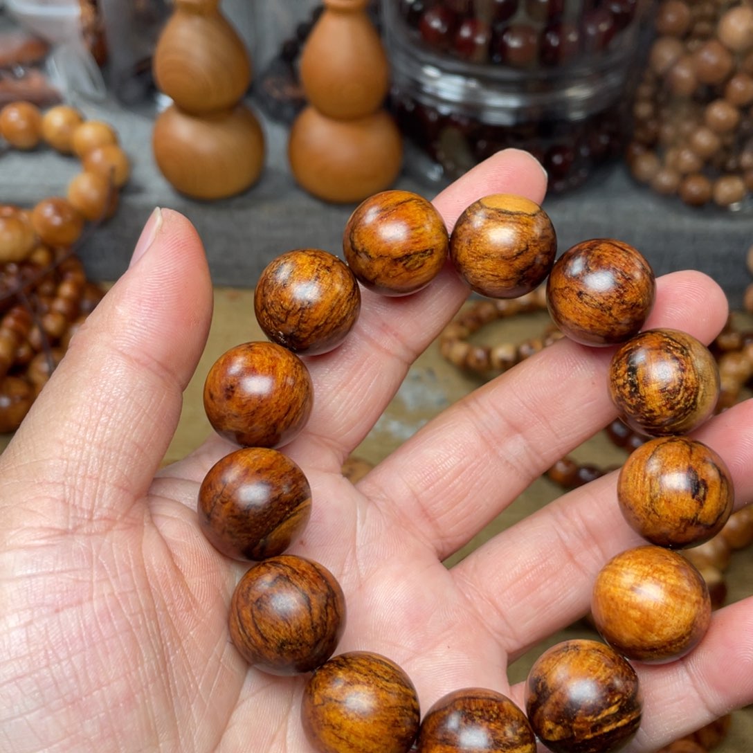 柏木（崖柏）其他用****01.8印尼贡木花珠