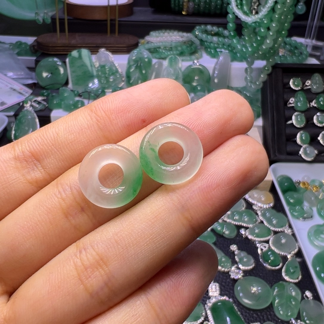 板***️石英质玉（非洲翠）未镶嵌颈饰