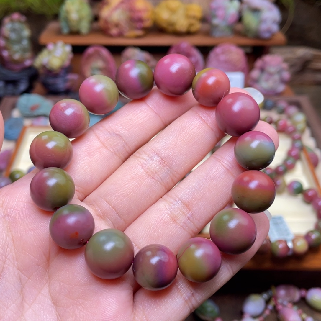 夏***愉玛瑙/玉髓未镶嵌手串盐源玛瑙收藏西瓜磨砂珠