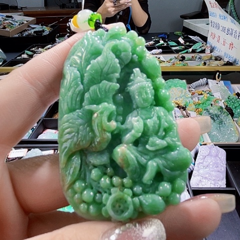 颈饰未镶嵌翡翠一个