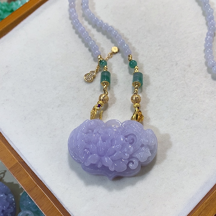 颖***恩翡翠未镶嵌颈饰翡翠吊坠