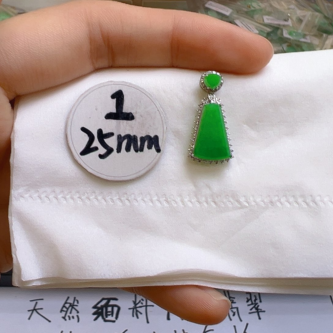 翡翠颈饰18K金镶嵌翡翠