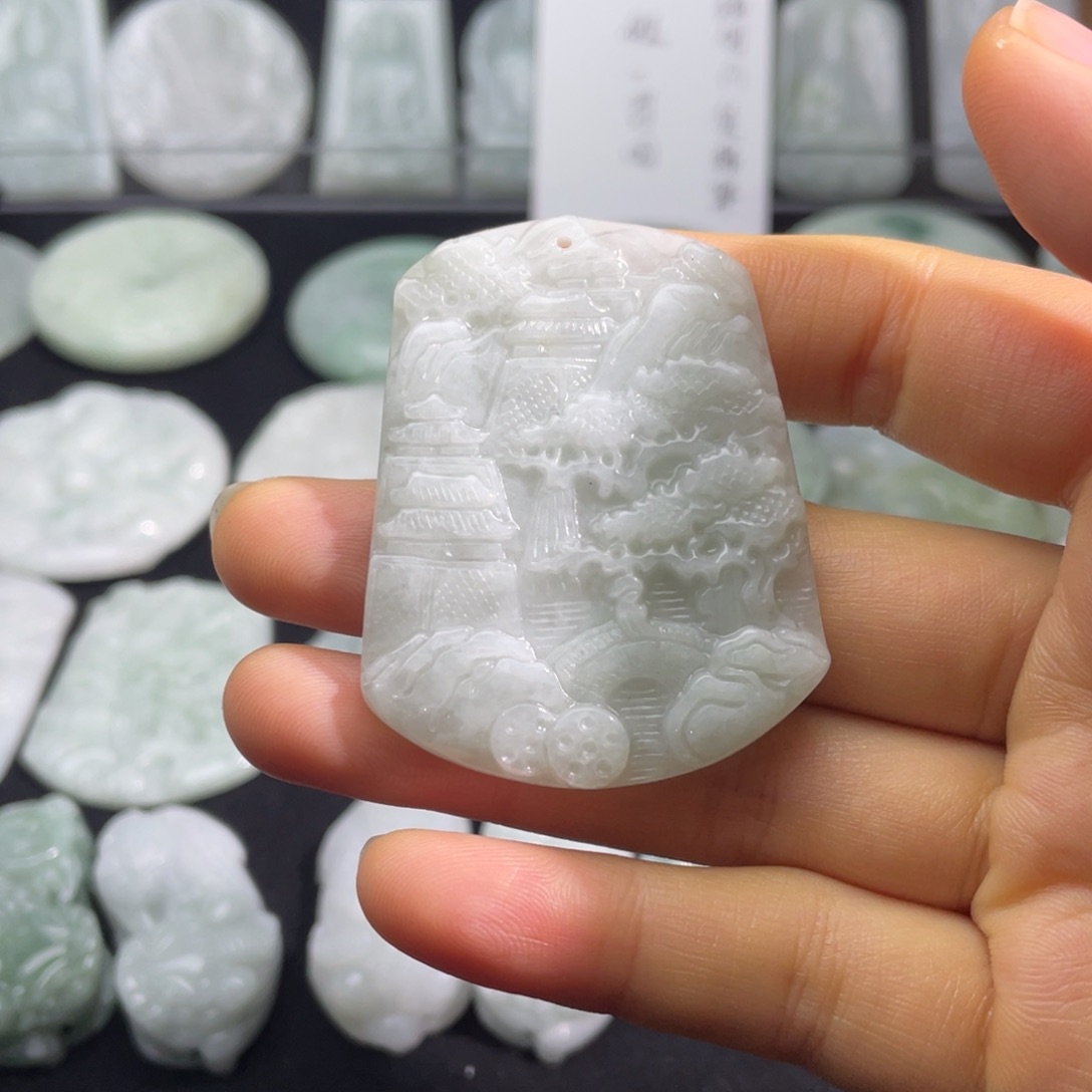 翡翠未镶嵌颈饰山水牌，福利