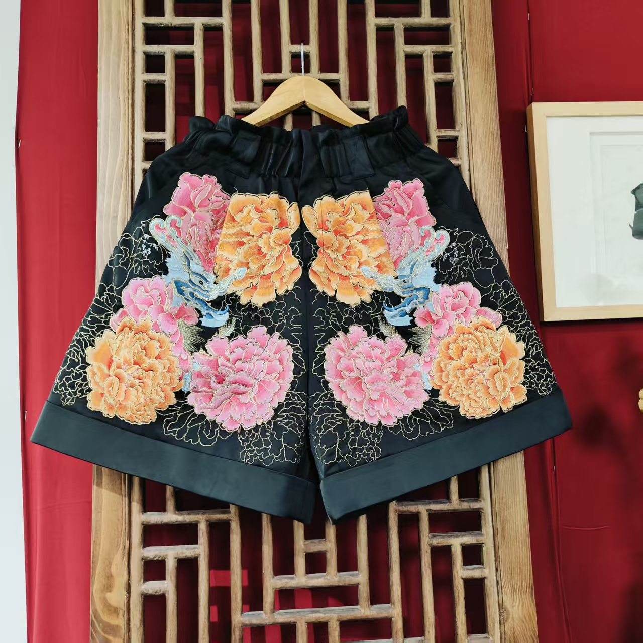 （LK109-6）凤徕兮黑色光板底蓝龙粉牡丹刺绣全松紧加衬花边腰中裤