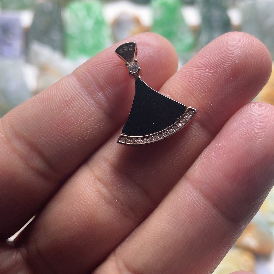 【闪购商品】翡翠未镶嵌颈饰墨翠