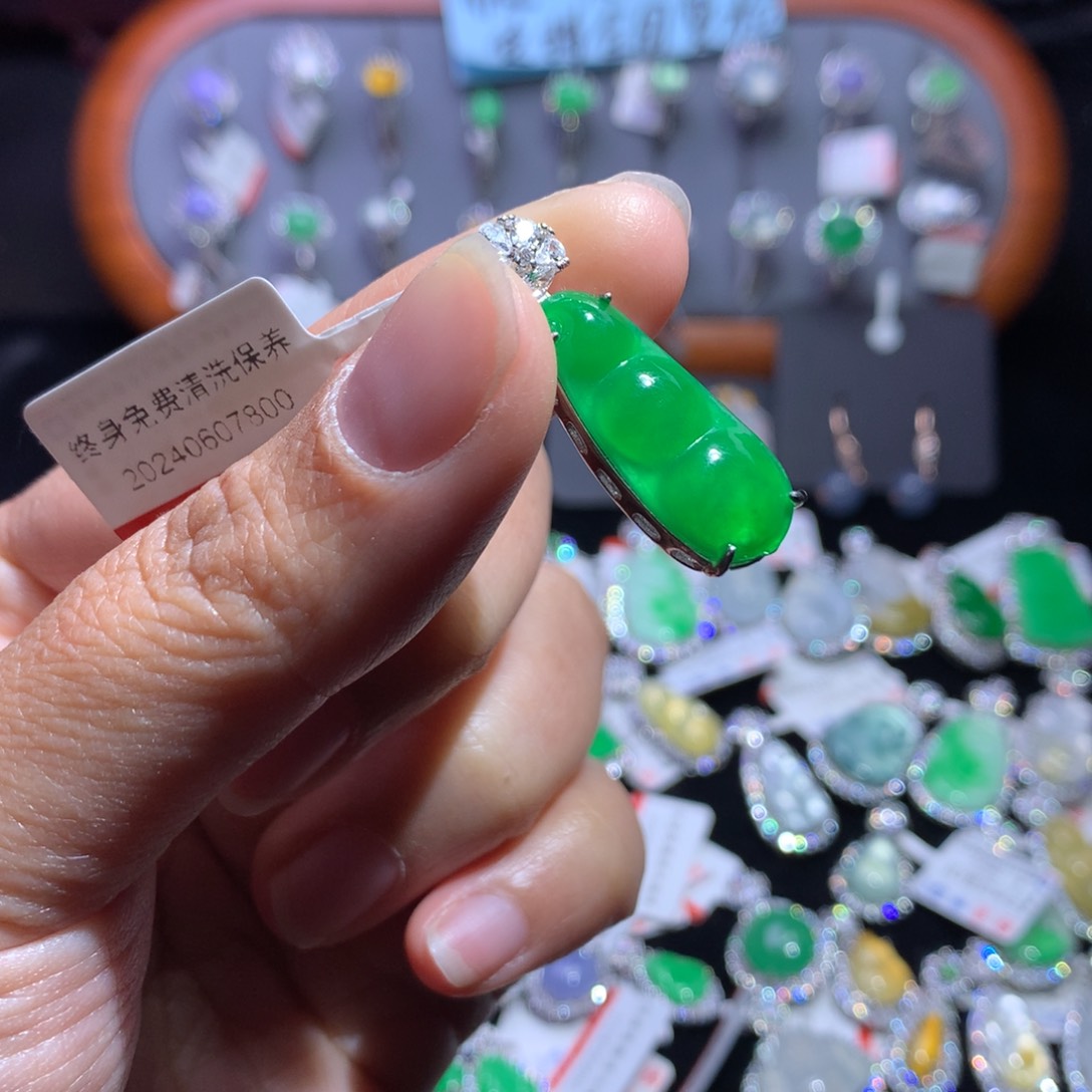 翡翠颈饰银S925镶嵌o****n