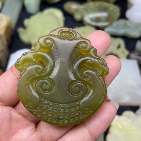 蛇纹石玉未镶嵌颈饰113