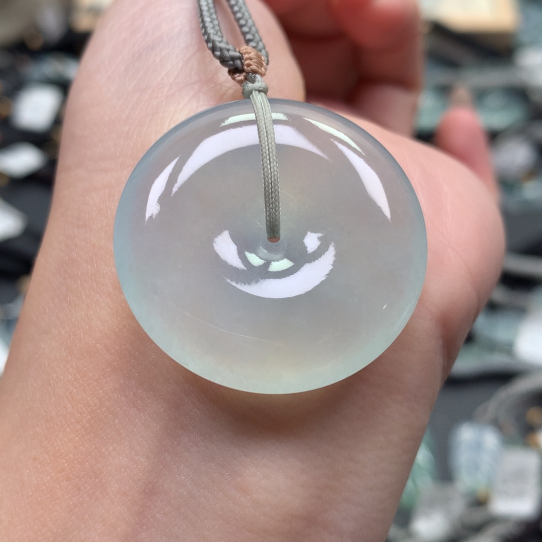 翡翠颈饰未镶嵌平安扣