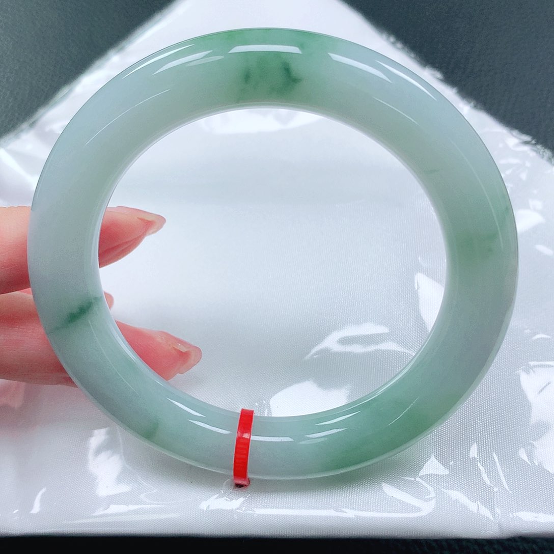 翡翠手镯未镶嵌57圈