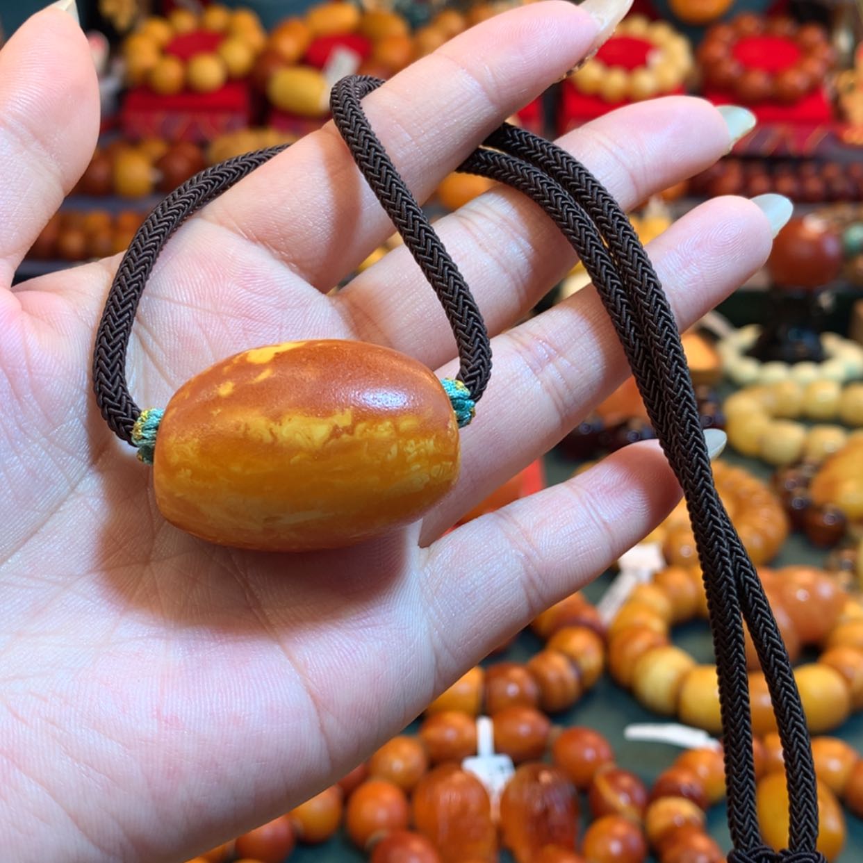 【闪购商品】蜜蜡吊坠(赠链)未镶嵌好****?