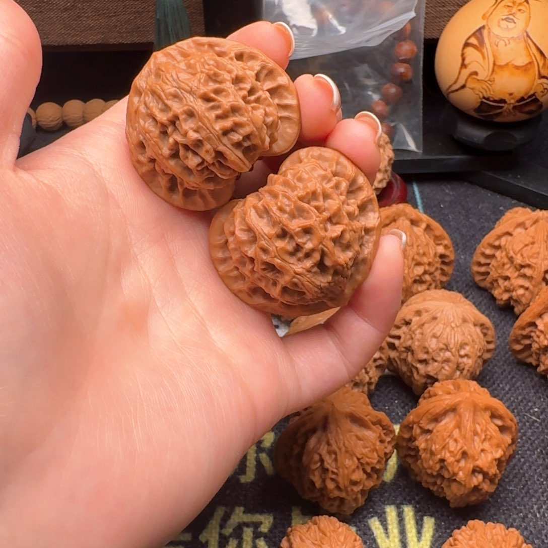 文玩核桃吊坠40宫灯