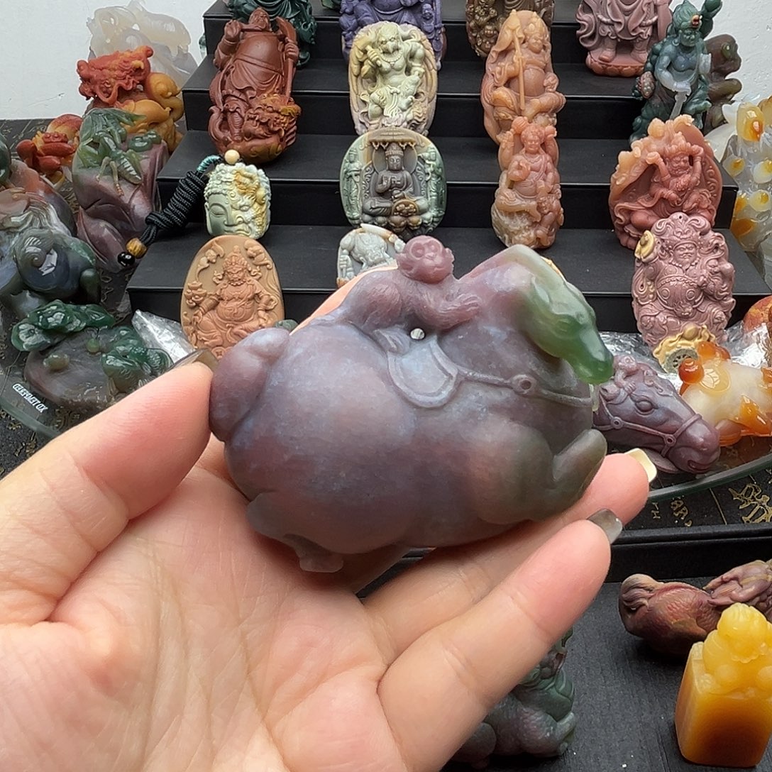 石英质玉未镶嵌颈饰