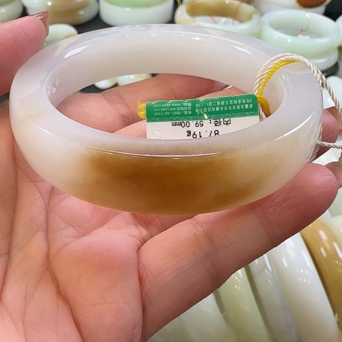 *****和田玉未镶嵌手镯