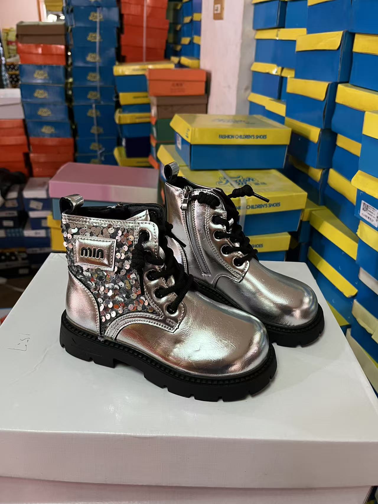 2025秋冬新款女童单靴中大童银色短靴 默认瑕疵完美慎拍