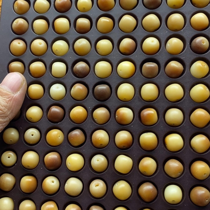 吊坠白玉菩提10-9风化炭烤桶珠120颗