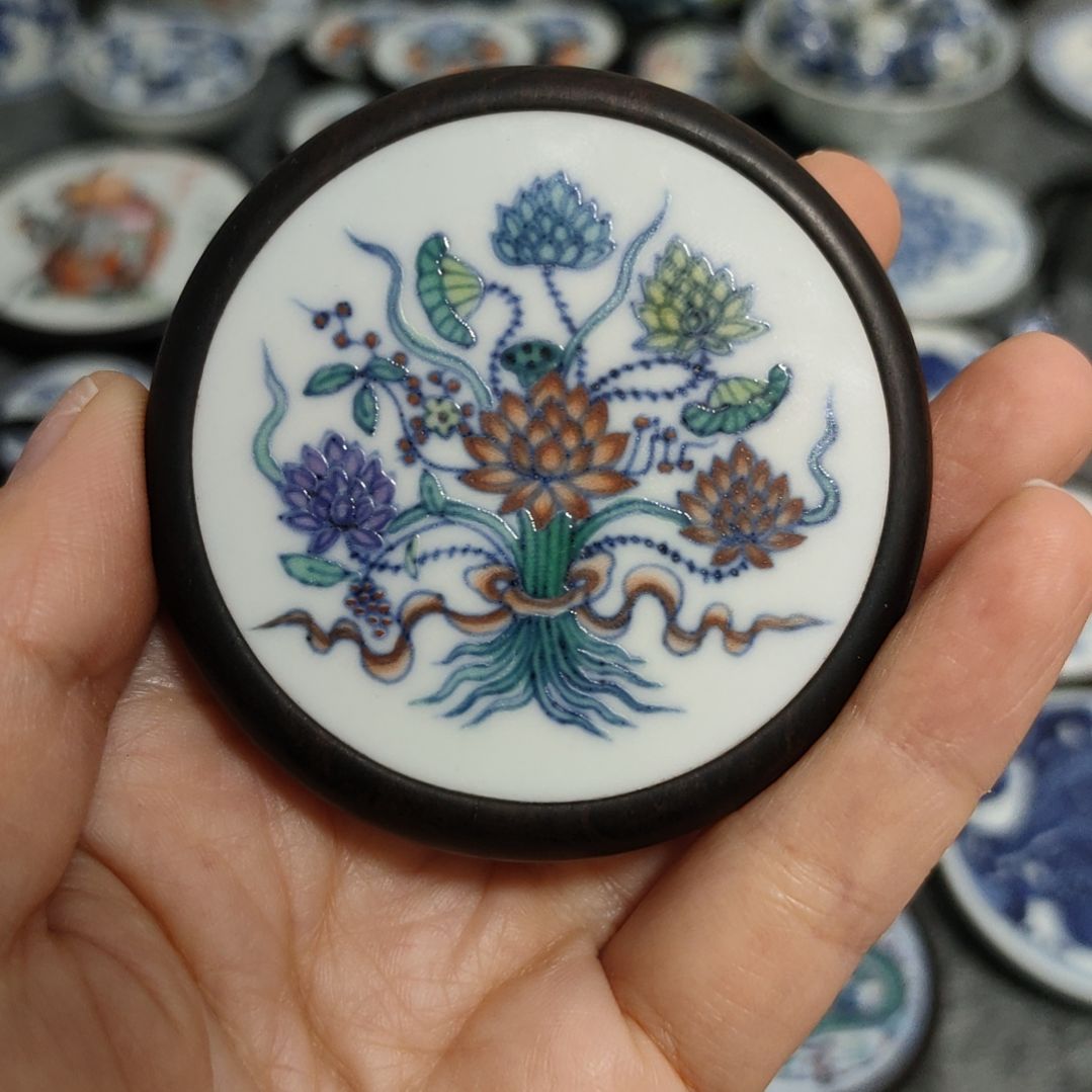 瓷片四**间斗彩一束莲花挂件