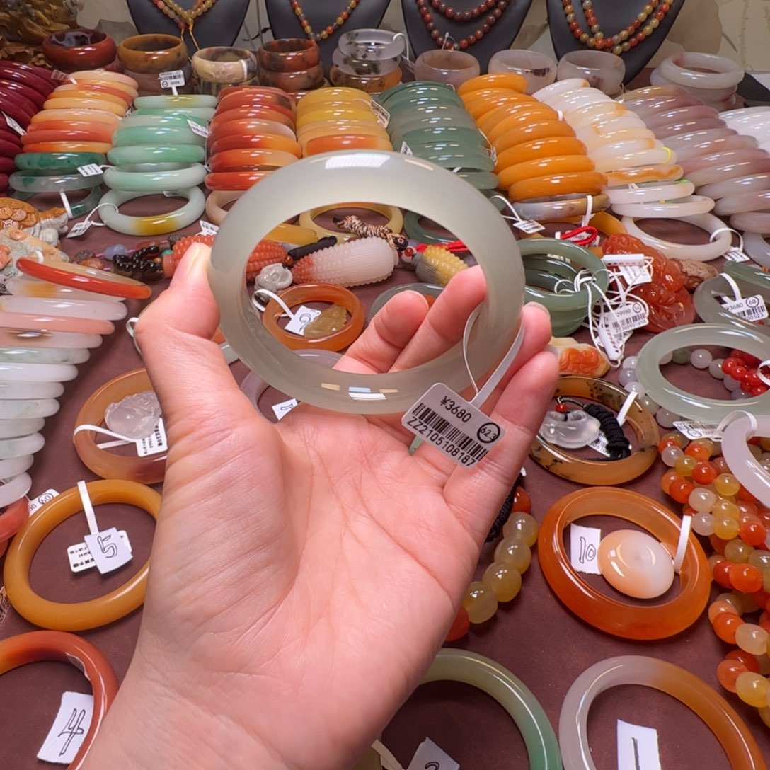 安***然石英岩玉未镶嵌手镯