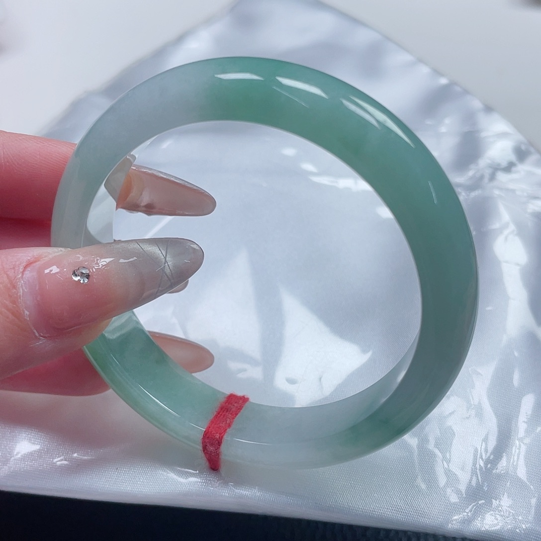 翡翠手镯未镶嵌缅甸