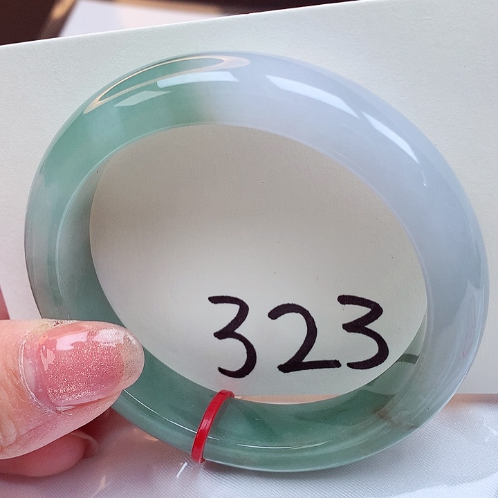 翡翠手镯未镶嵌翡翠