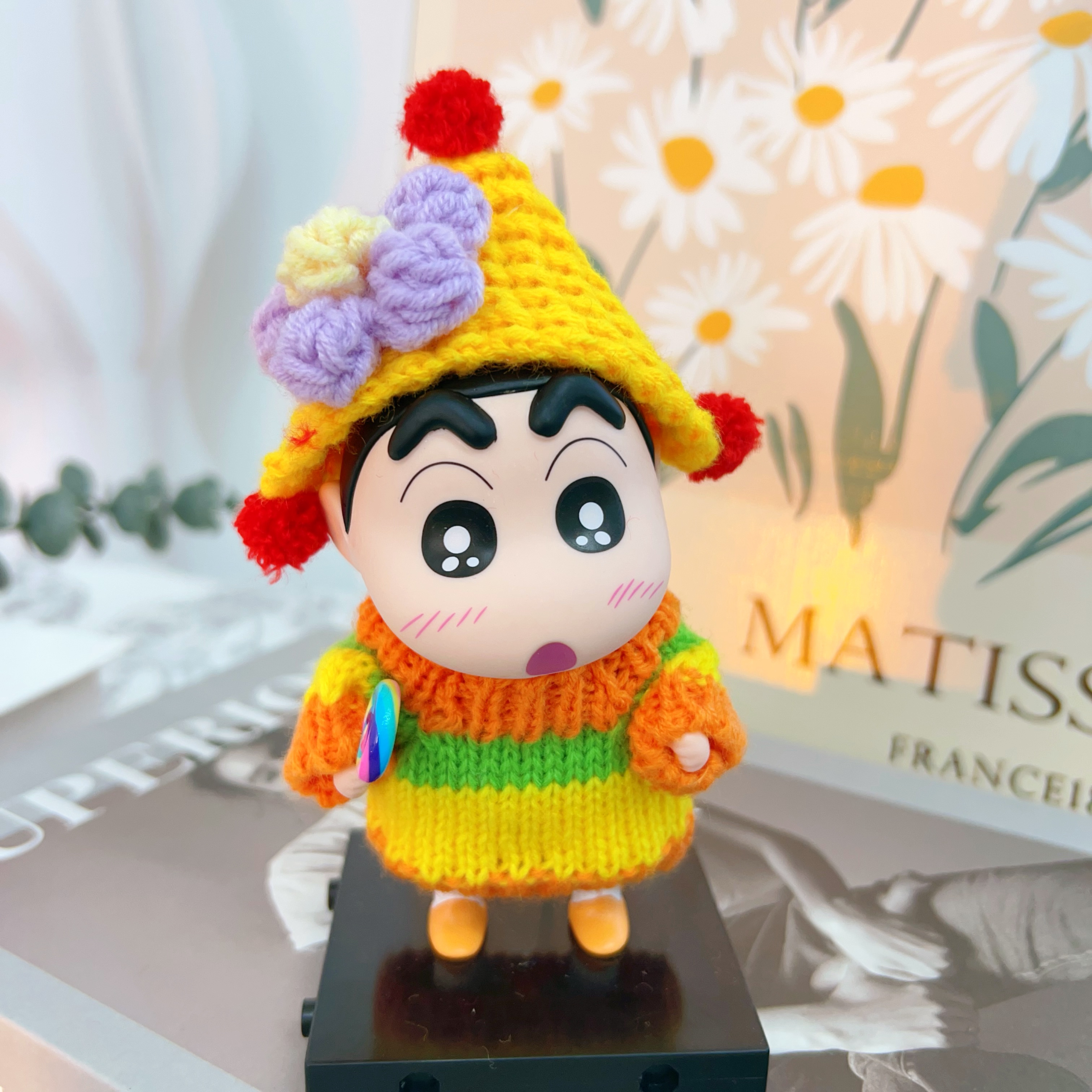 彩虹蜡笔小新手办潮玩公仔可爱家居车载玩偶毛衣小新摆件