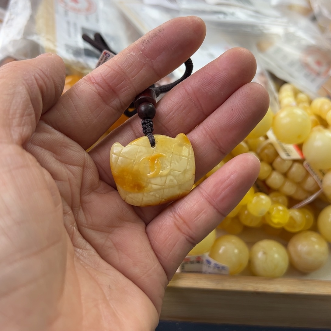 未镶嵌琥珀珠宝奇石