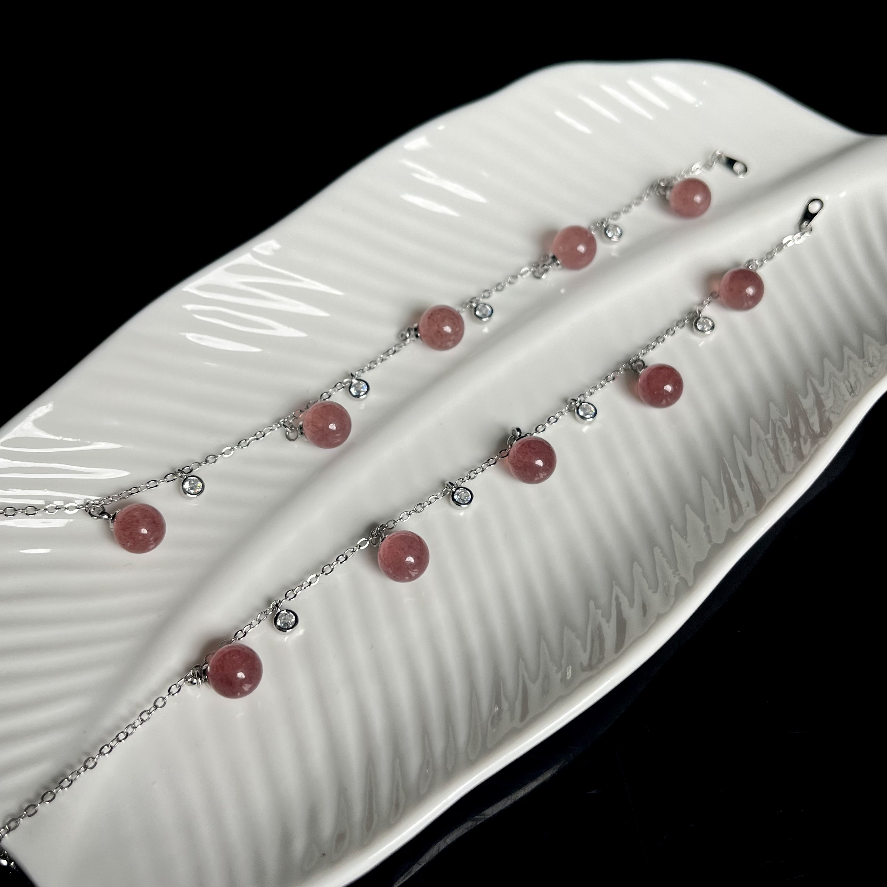 【大鱼甄选】满天星草莓晶手链女款简约时尚XL8多样性发其一