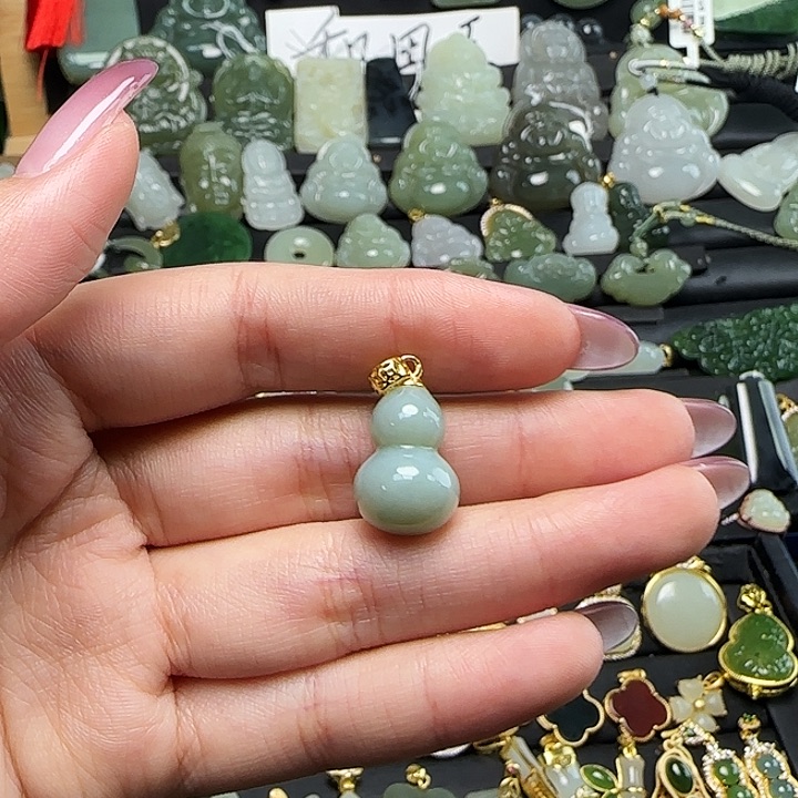 颈饰银S925镶嵌和田玉笑***?