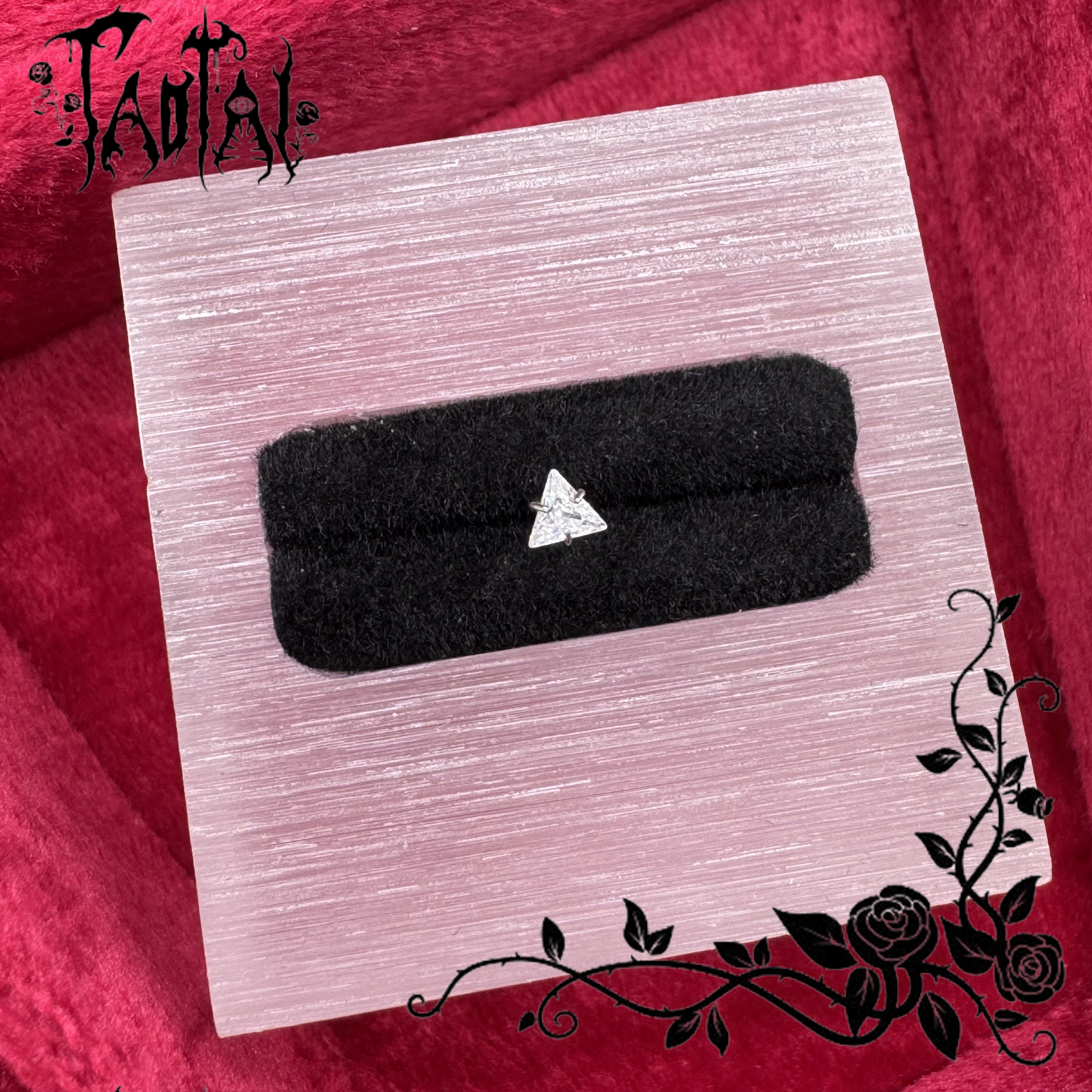 钛合金锆石耳饰 淘钛 钛合金F136医用植入级内螺纹极光三角耳钉