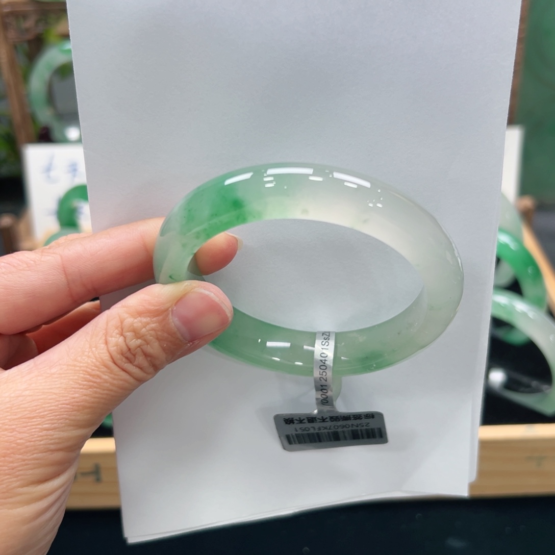 过***.石英质玉未镶嵌手镯➕佳佳56