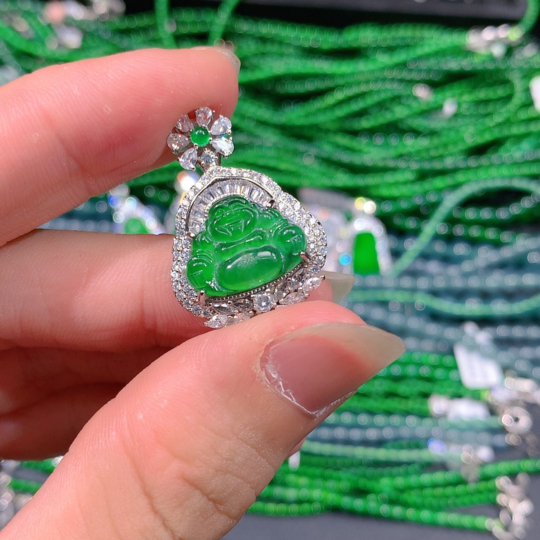 翡翠吊坠(赠链)未镶嵌天然