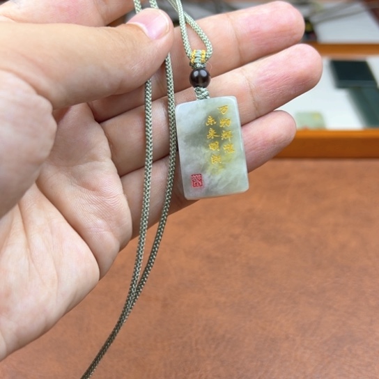 颈饰未镶嵌和田玉（糖玉）