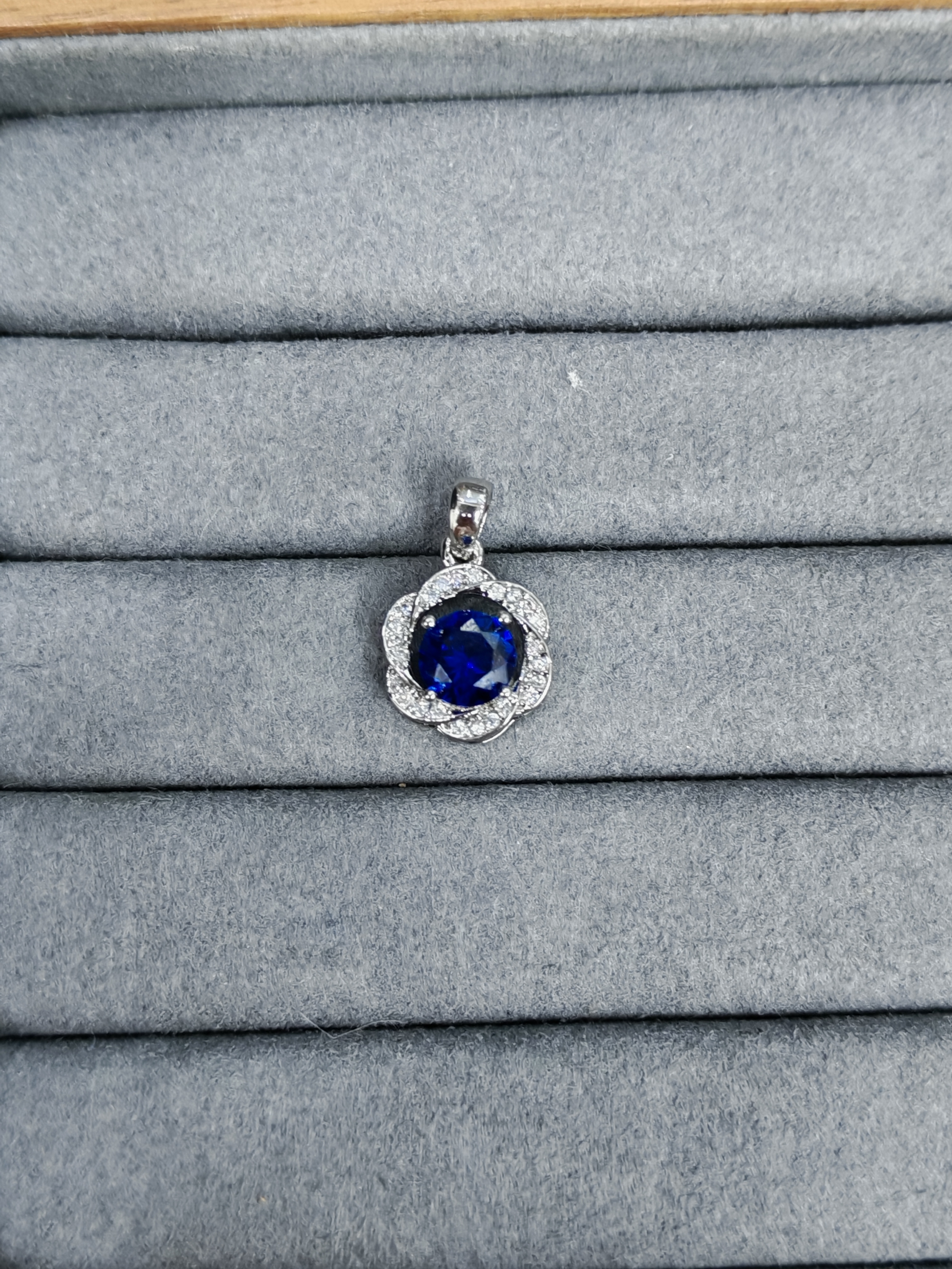 培育蓝宝石  高端精美设计-典藏蓝宝石-精工培育吊坠152