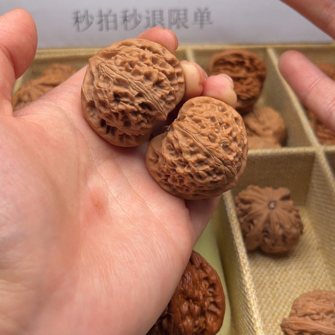 文玩核桃吊坠38宫灯