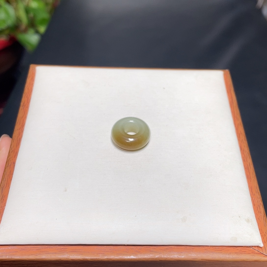 @***乐和田玉未镶嵌颈饰