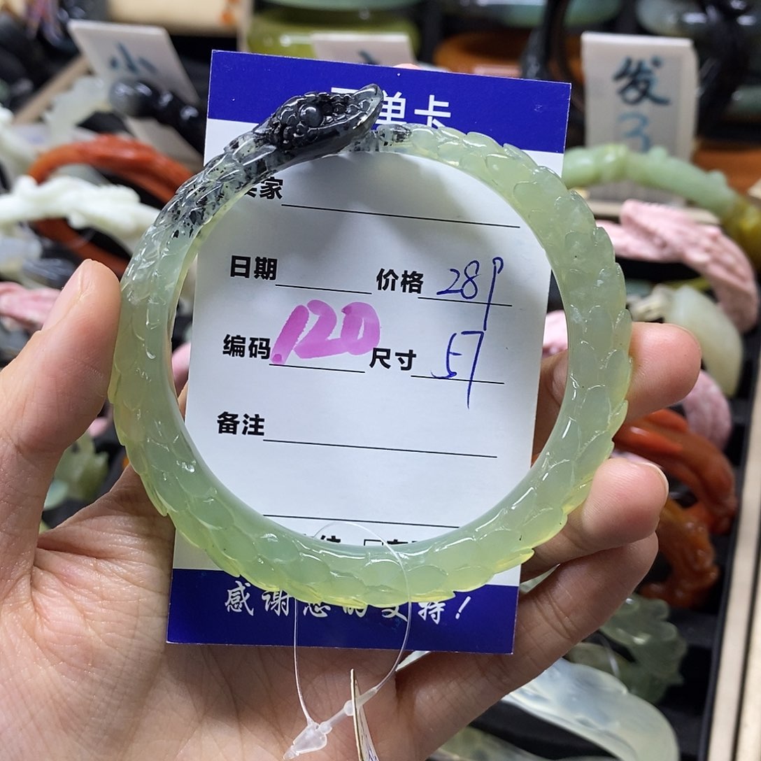 蛇纹石玉手镯未镶嵌