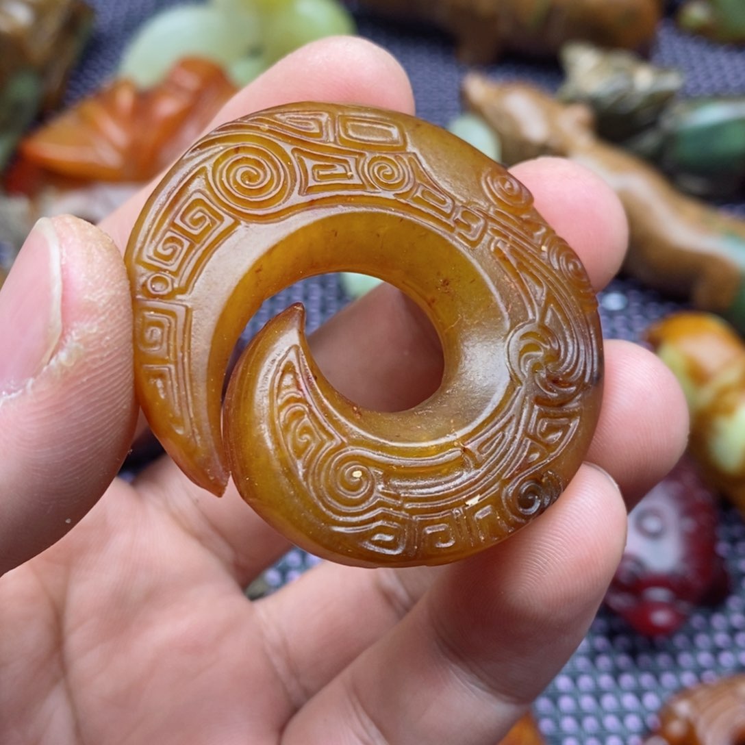 蛇纹石玉颈饰足银镀金镶嵌