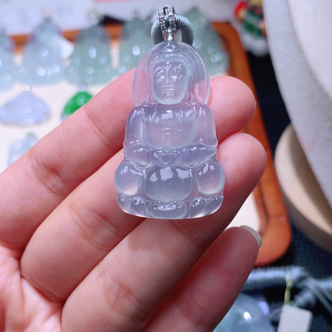 颈饰18K金镶嵌翡翠观音