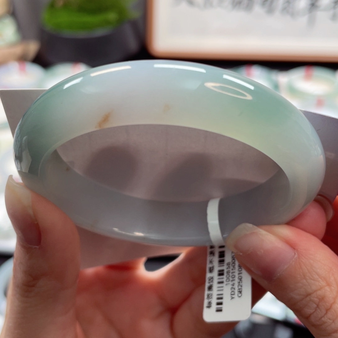 【闪购商品】翡翠手镯未镶嵌55贵妃荔枝肉渐变湖水绿25号