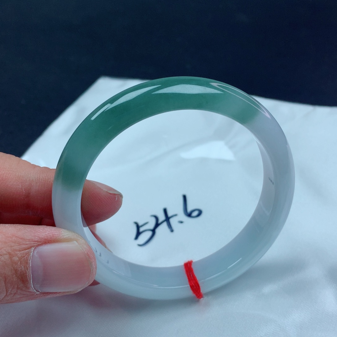 翡翠手镯未镶嵌翡翠手镯