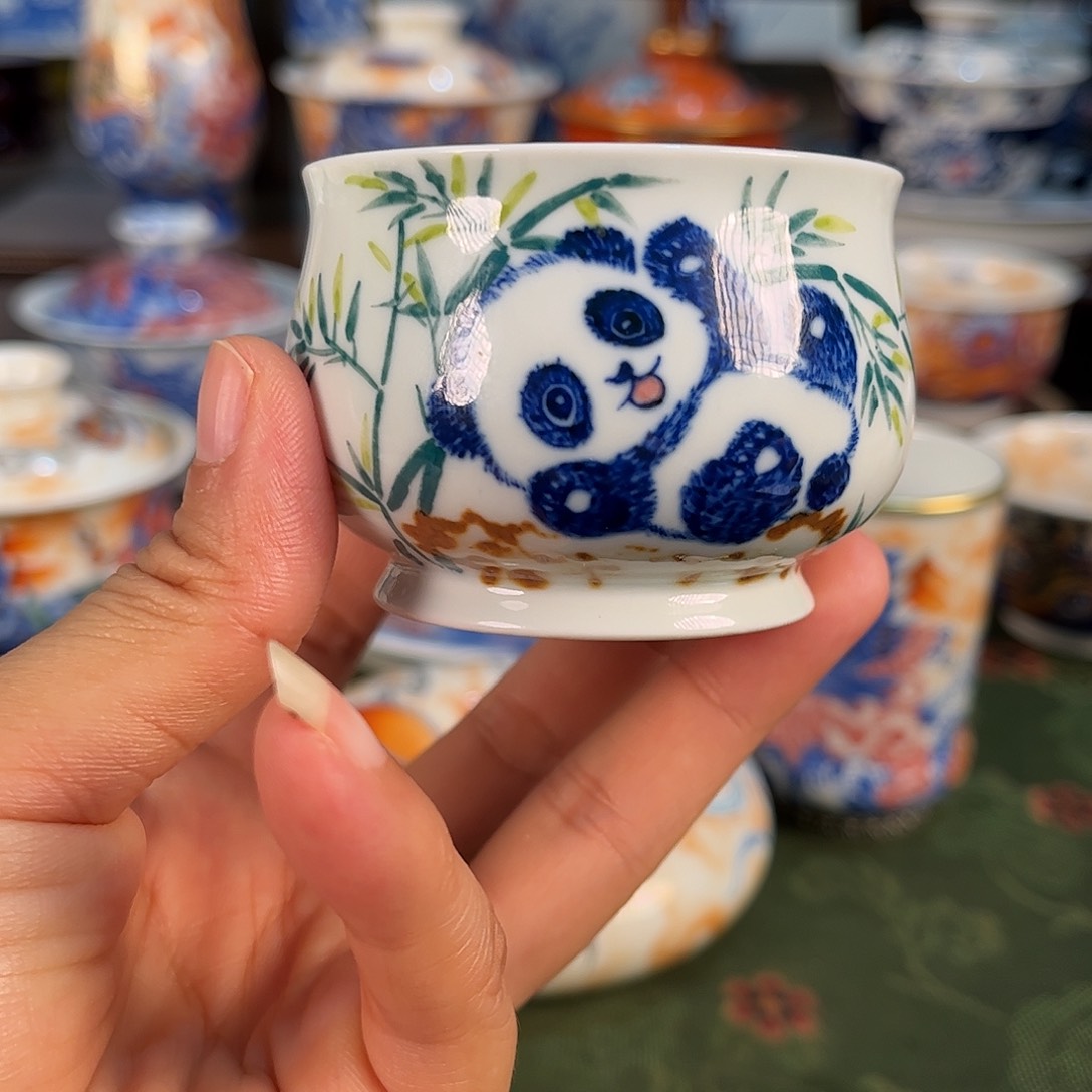 手绘釉下熊猫主人杯炉式杯