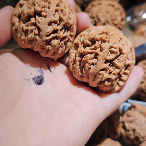 A***空文玩核桃吊坠44粗筋