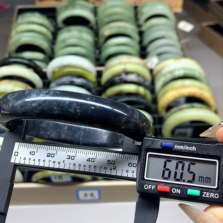未镶嵌蛇纹石玉手镯193