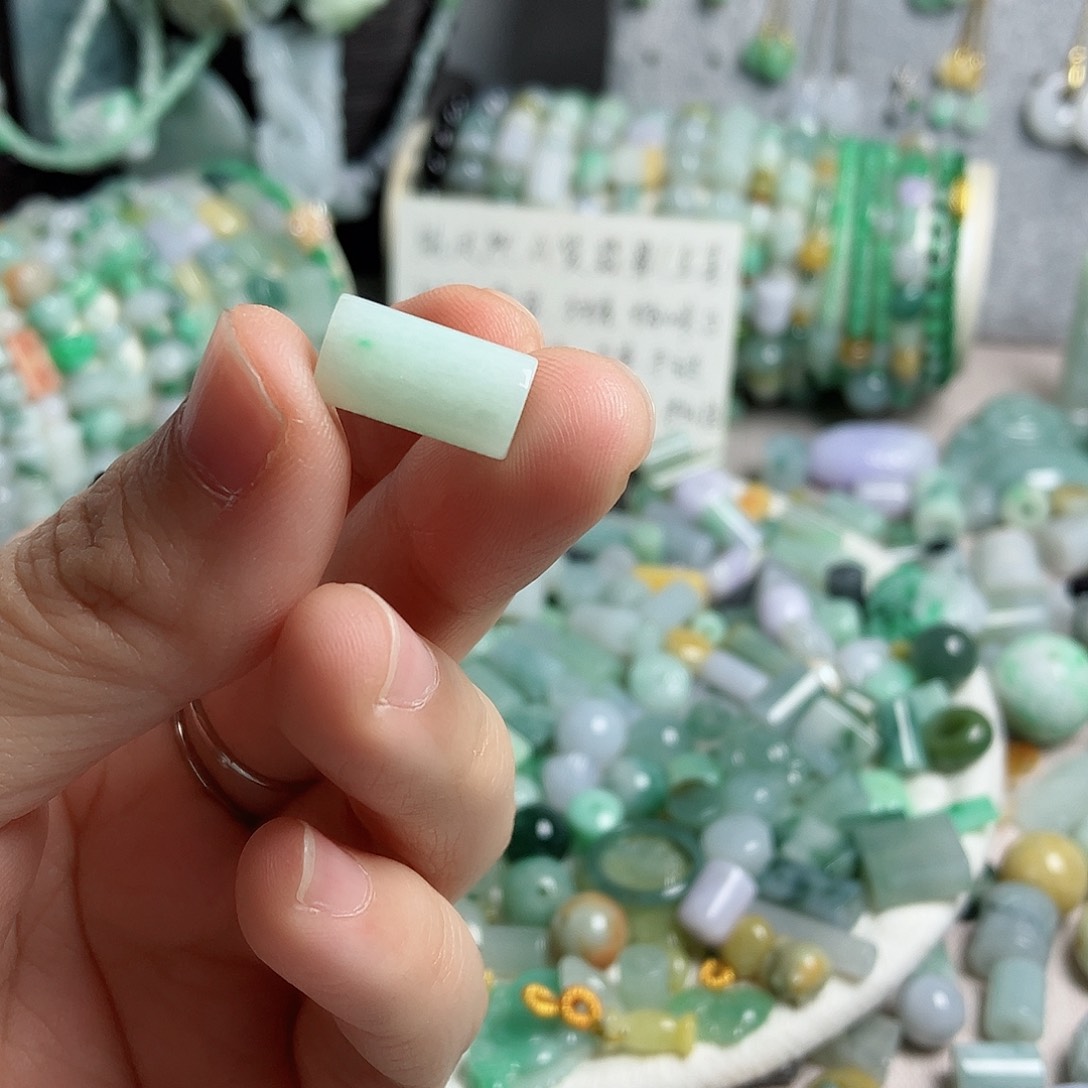 翡翠颈饰未镶嵌卡8