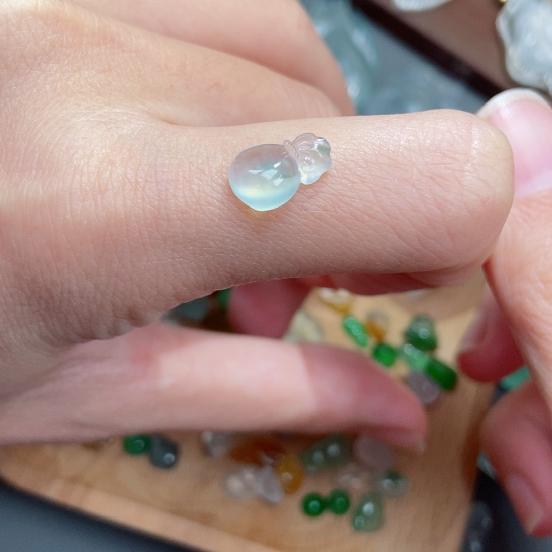 翡翠颈饰未镶嵌翡翠