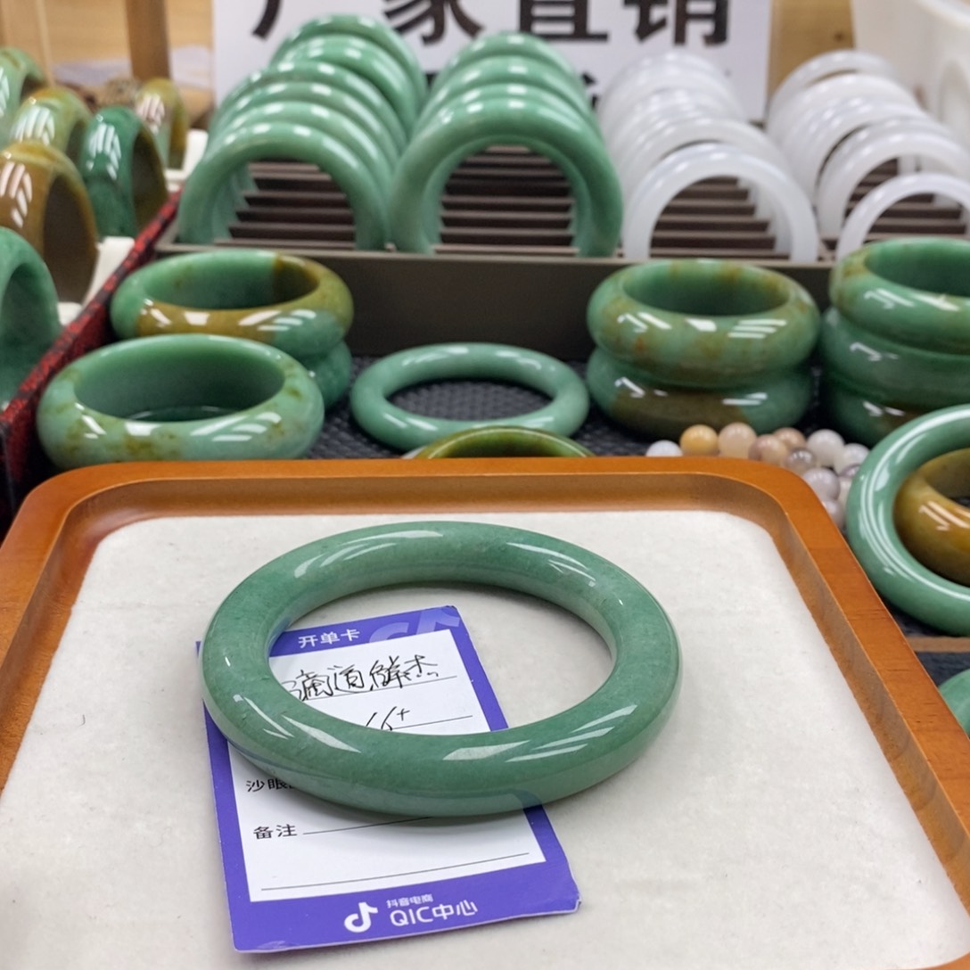 石英质玉手镯未镶嵌滴**杰