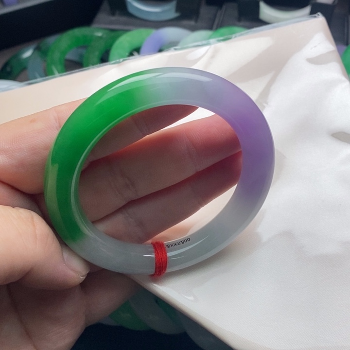 锦***)仿水晶非金属高端手镯时尚百搭款式